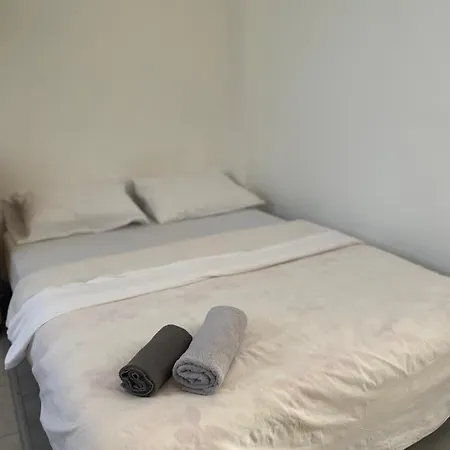 Sarah Mini